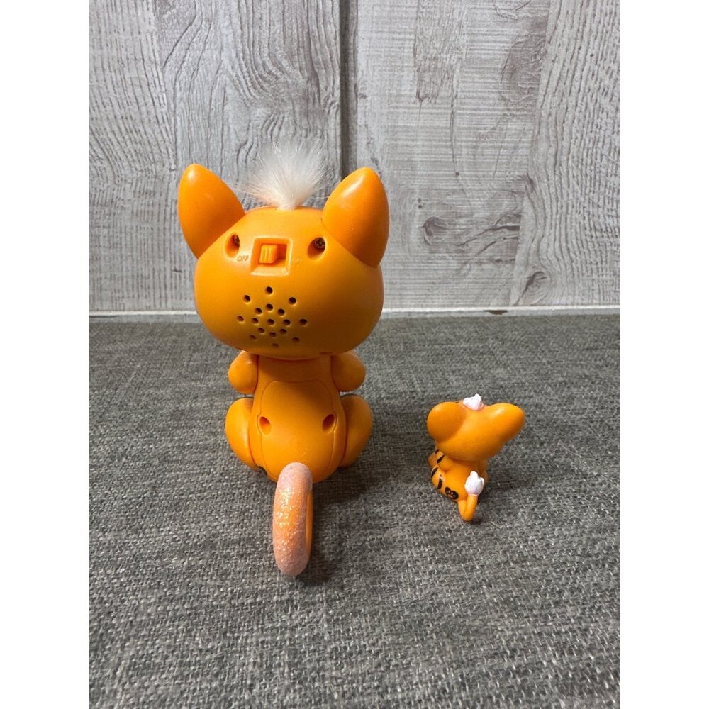 WowWee The Purrrfect Tiger Benny Fingerlings with Cub RARE Lights Up and Sounds - Picture 3 of 6